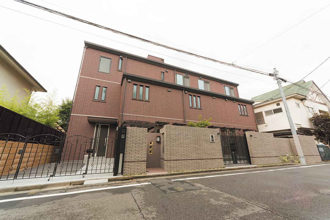 街並みにひときわ映える３階建て賃貸併用住宅 建築実例を見る 東京セキスイハイム