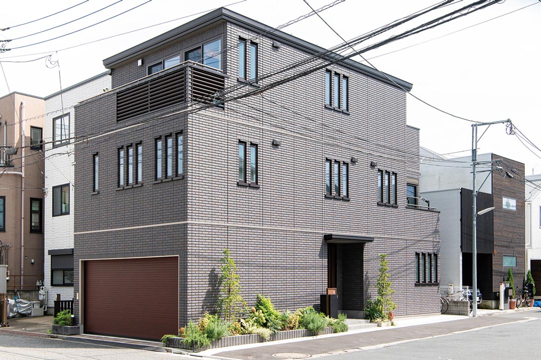 二世帯住宅化も視野に入れたビルトインガレージのある３階建 建築実例を見る 東京セキスイハイム