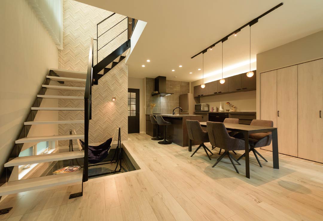 コンパクトな住まいでも実現できる 吹抜けとオープン階段のある24畳のldk 建築実例を見る 東京セキスイハイム