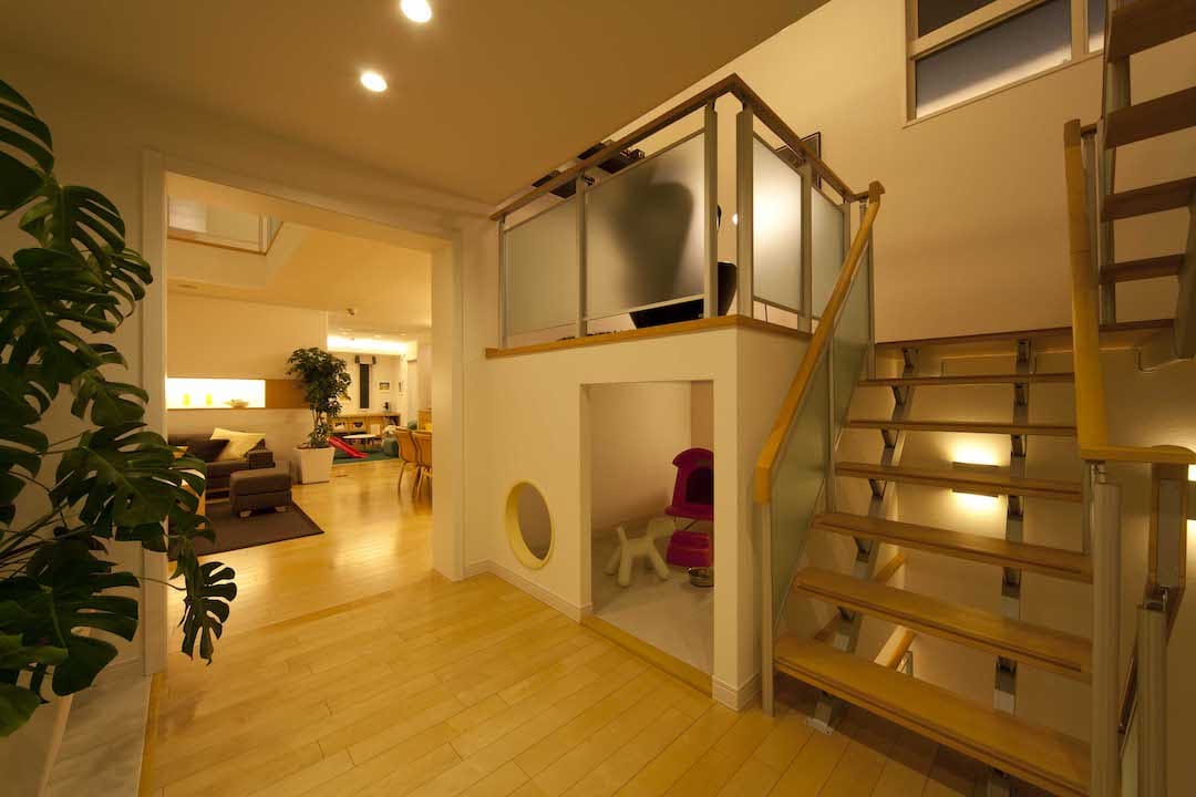 川口鳩ヶ谷デシオ展示場 階段_夜間