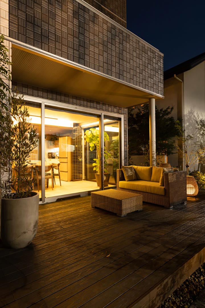 立川デシオ展示場 夜外観