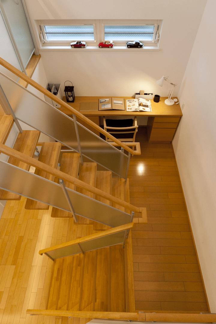 立川デシオ展示場2Fスキップ階段
