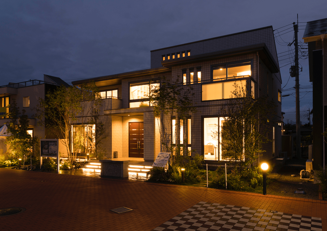 甲府小瀬パルフェ展示場_夜間_外観