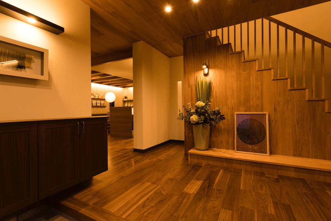甲府小瀬パルフェ展示場_夜間1F玄関ホール