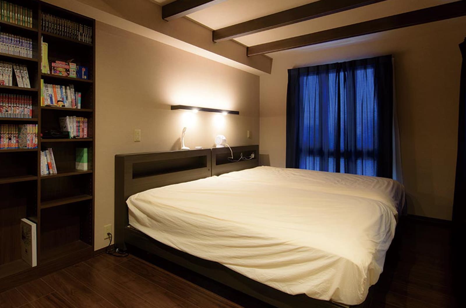 東京セキスイハイム建築実例_化粧梁の装飾が高級感を醸し出す寝室