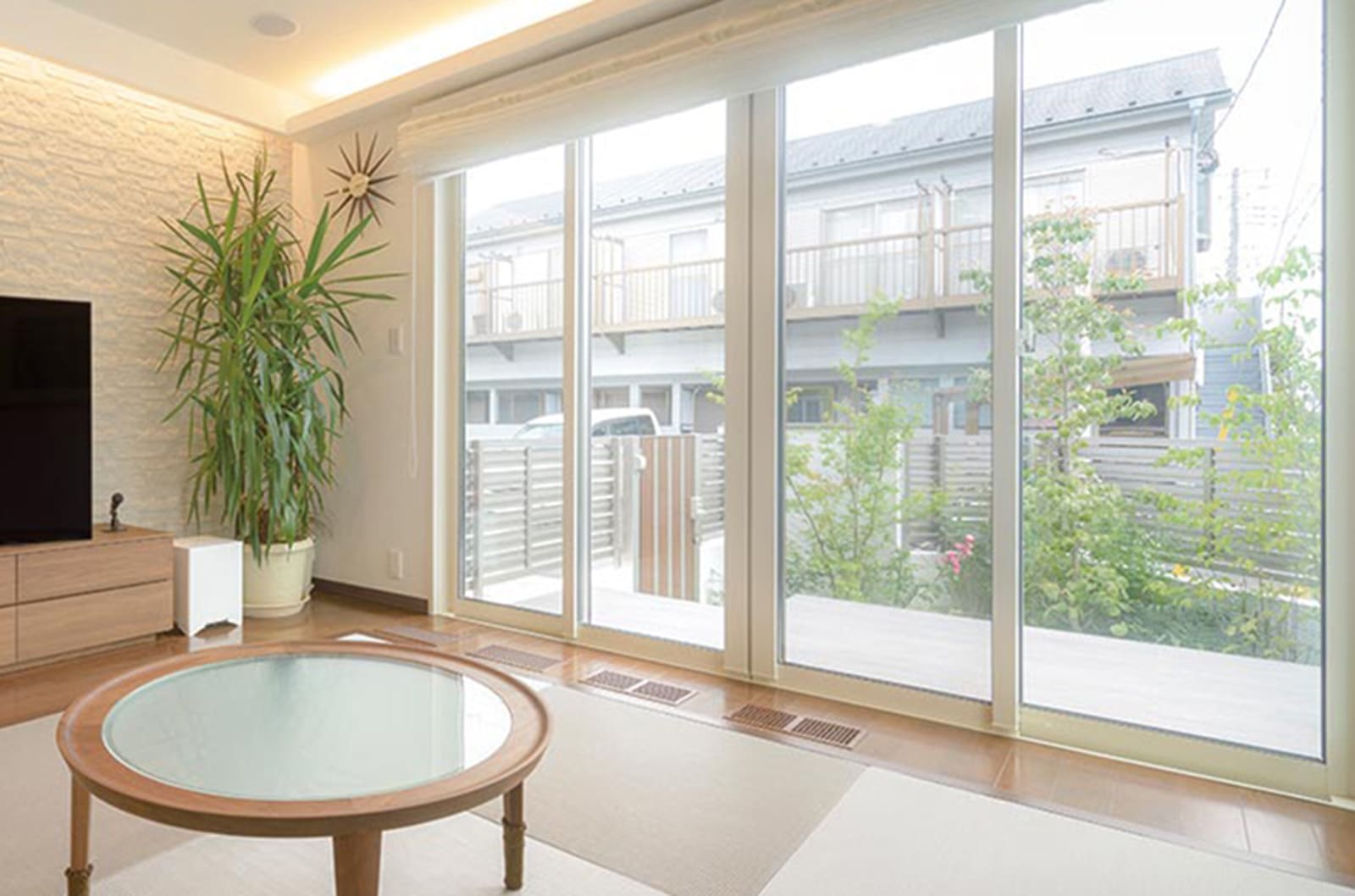 東京セキスイハイム建築実例_南西角地の好立地を活かし、大きな窓から陽光をたっぷり採り込むＫ様邸
