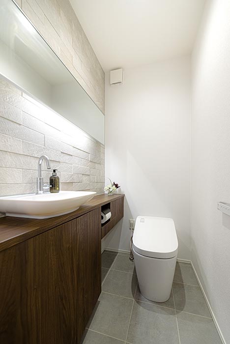 東京セキスイハイム建築実例_高級感を演出した1階トイレ