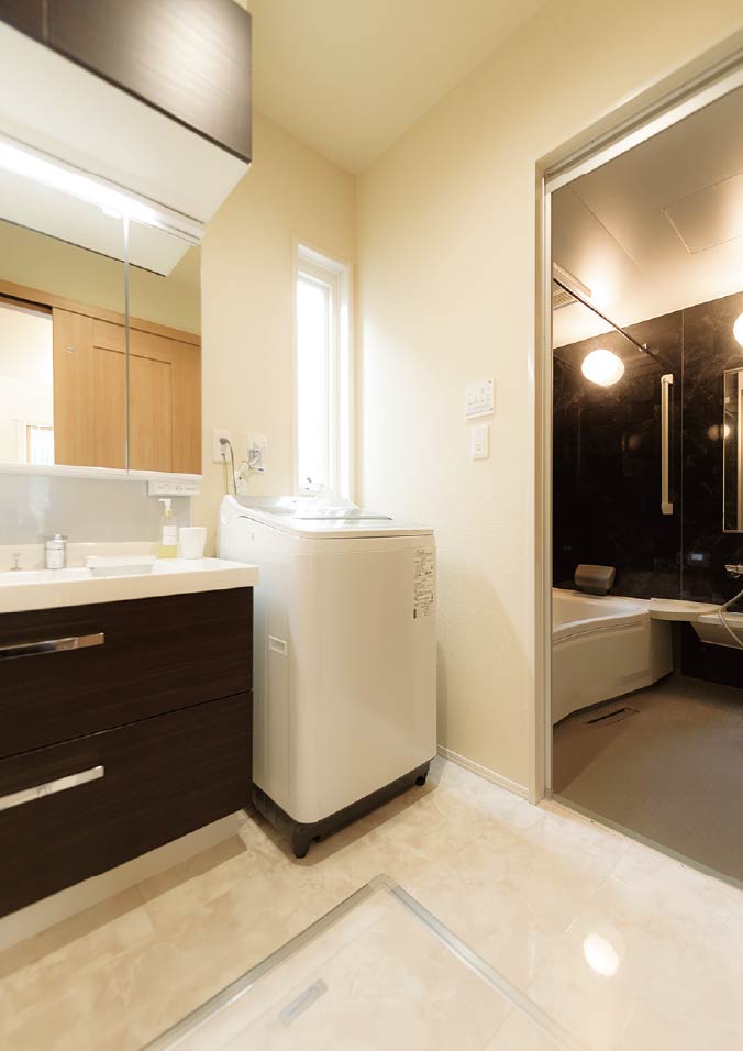 東京セキスイハイム建築実例_洗面脱衣室と浴室はホテルをイメージ