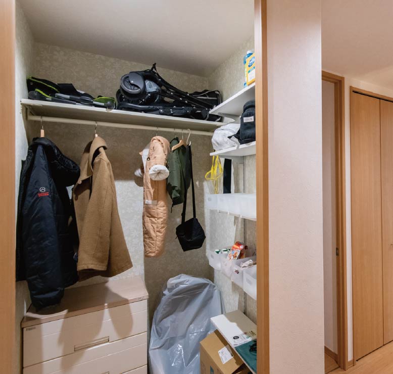 東京セキスイハイム建築実例_子世帯の上着類はすぐに脱ぎ着できるよう1階のクロゼットに収納