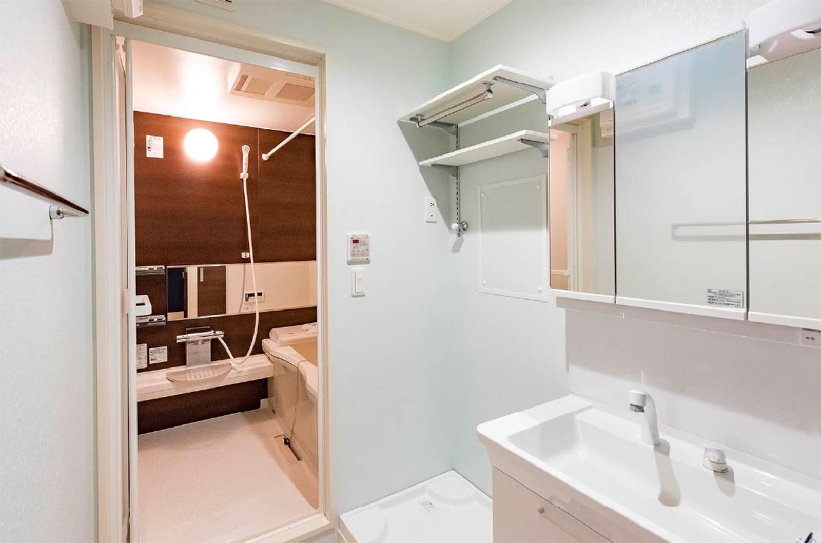 東京セキスイハイム建築実例_洗面脱衣室と浴室