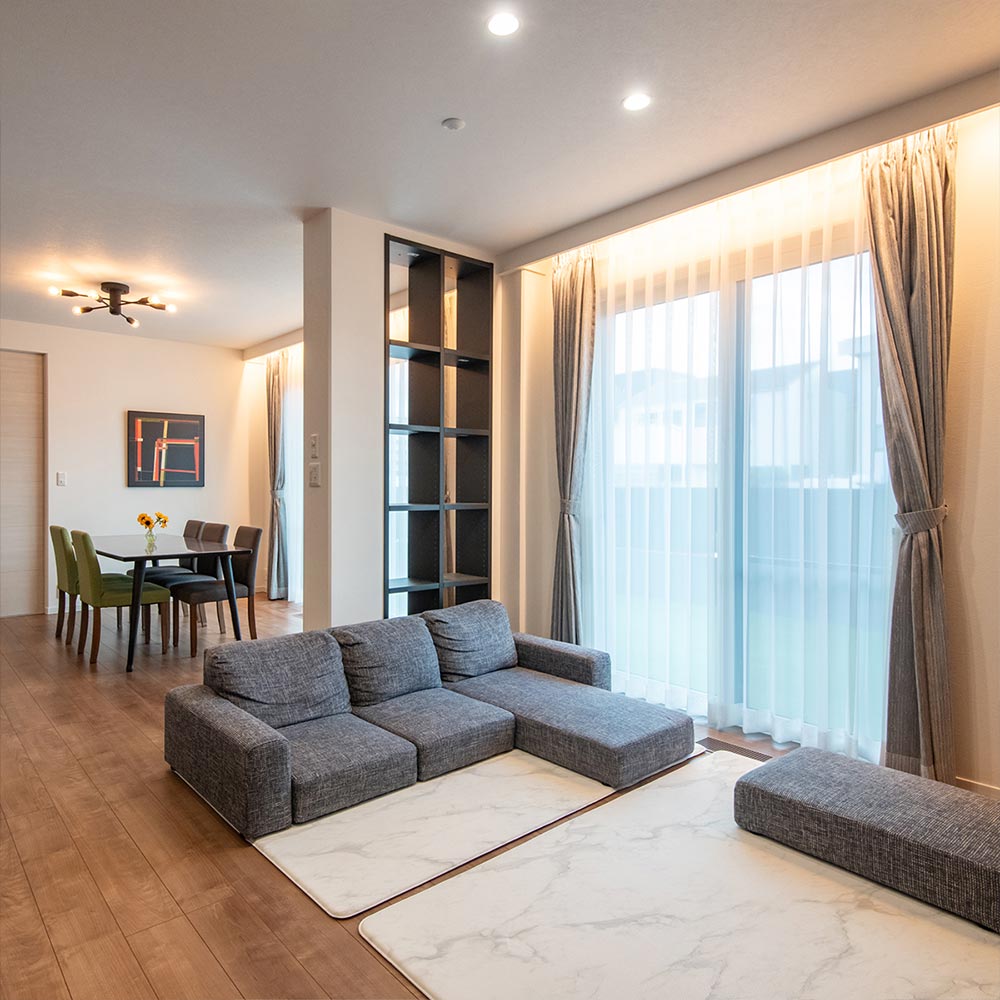 イメージ_東京セキスイハイム建築事例_南側の大開口からたっぷりと陽光を取り込みます