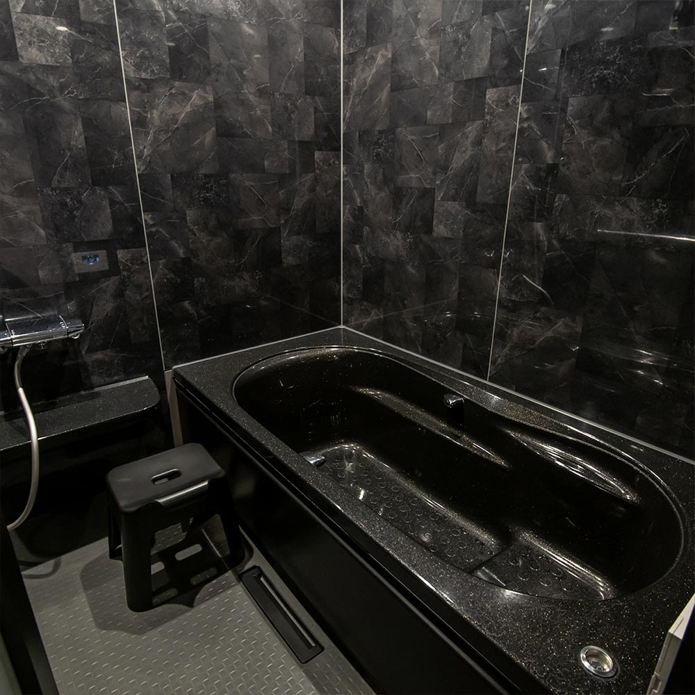 イメージ_東京セキスイハイム建築事例_ブラックで統一したシックで高級感のある浴室