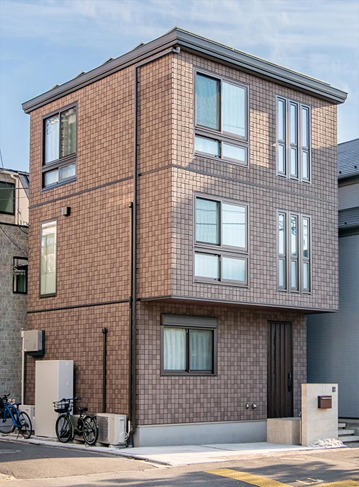 イメージ_東京セキスイハイム建築事例_外壁にはモードブラウンのレジデンスタイルを採用