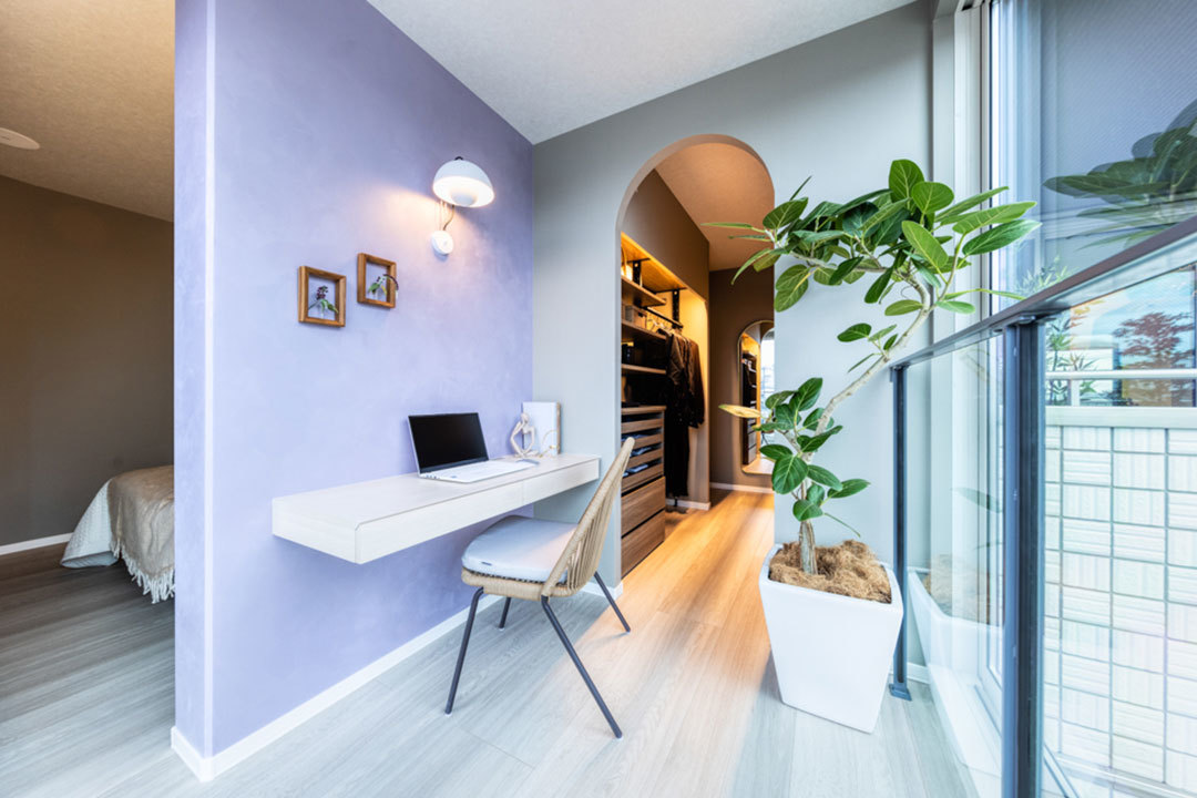 新所沢デシオ展示場_ベッドルームと回遊動線でつながるW.I.C、ワークスペース