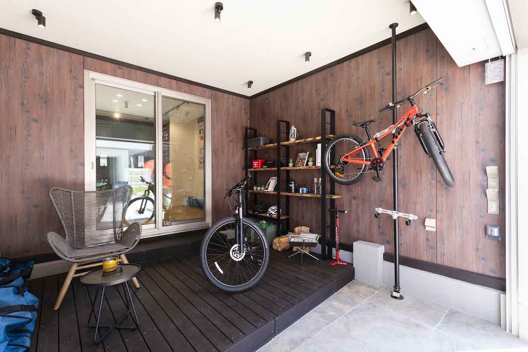 柏駅西口デシオ展示場 ガレージ